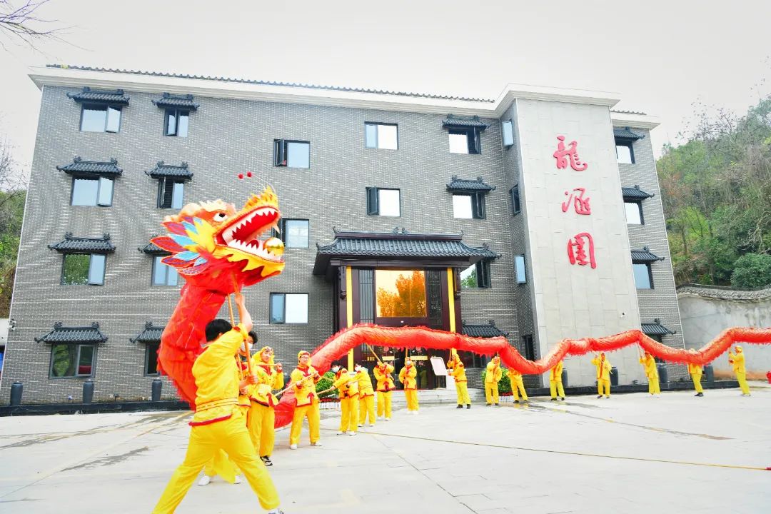 34C00A5C1554DE701D92BF0E6EF19E21.jpg 图片