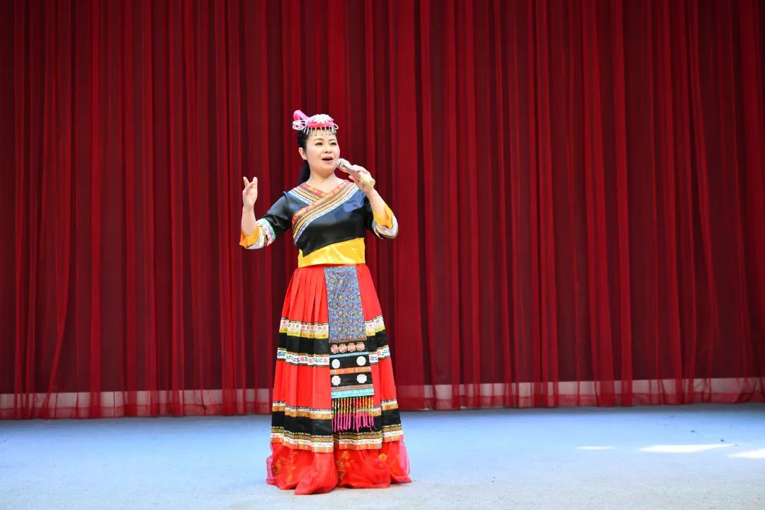 黄老师.jpg 图片